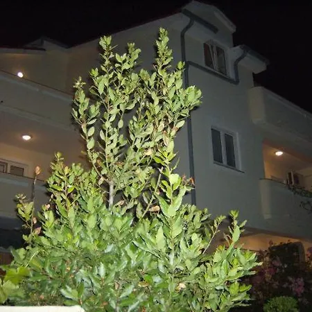 Apartmani Zeneral I Novalja Exterior photo